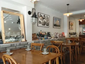 연희동에서 맛보는 씨푸드 레전드! 훈제굴이 예술인 씨케이브 후기