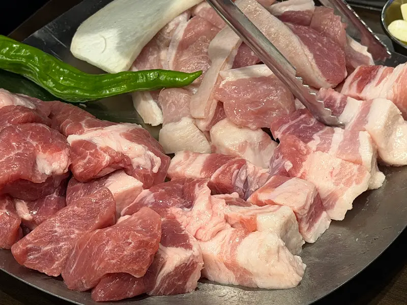 푸짐한 고기 한상차림