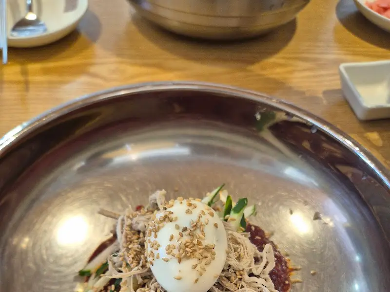 물밀면의 푸짐한 양