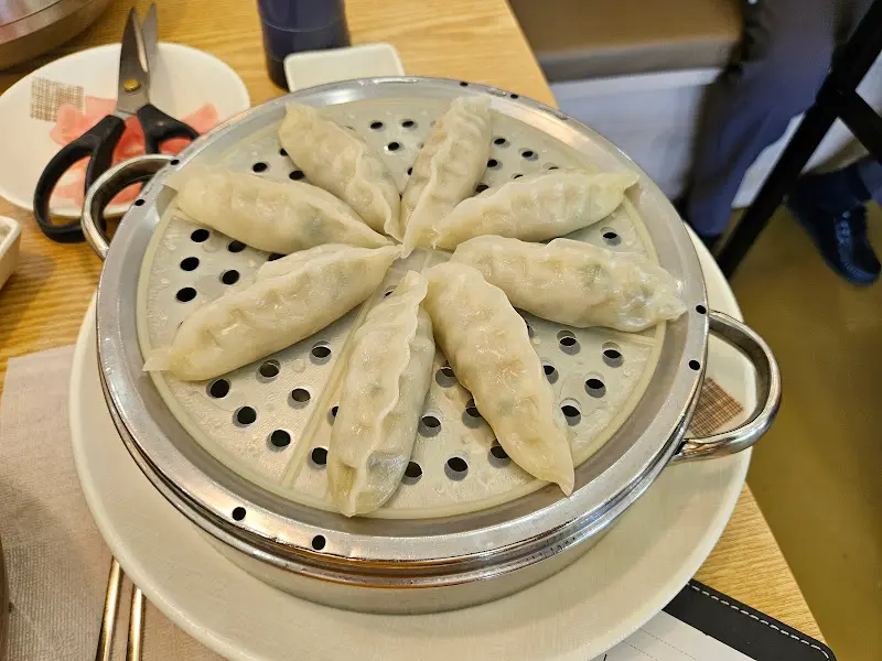 따끈한 만두 한 접시