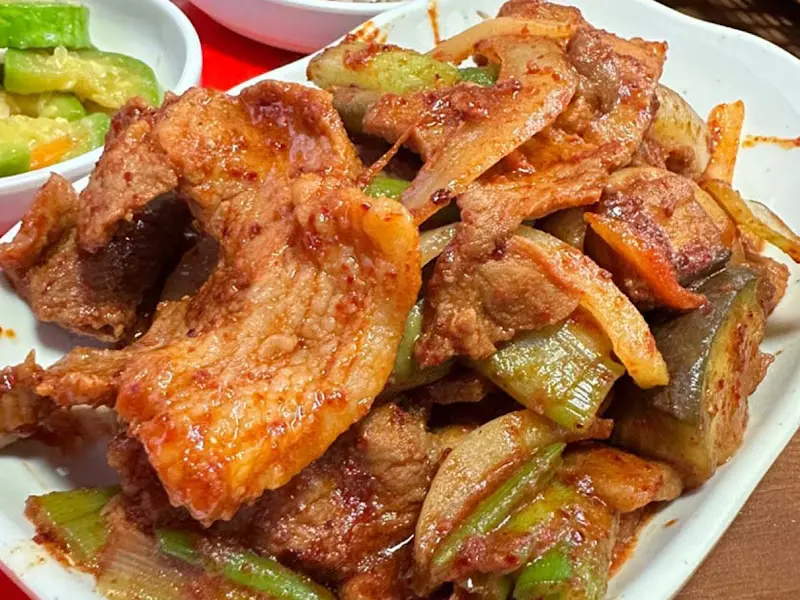 윤기 흐르는 제육볶음