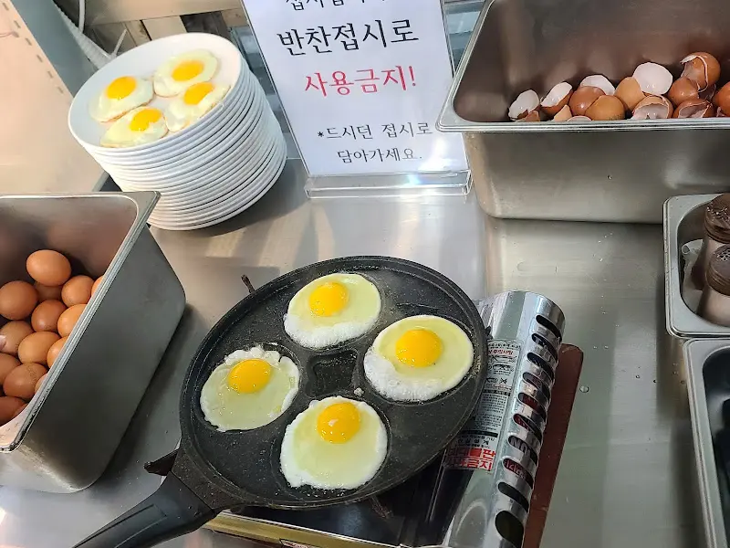 직접 부쳐 먹는 계란후라이