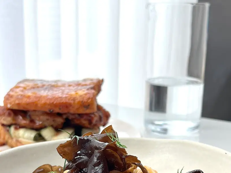 새우 향이 가득한 비스크 파스타와 프렌치 치킨 토스트