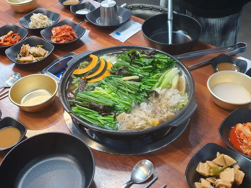 능이백숙 전체 상차림