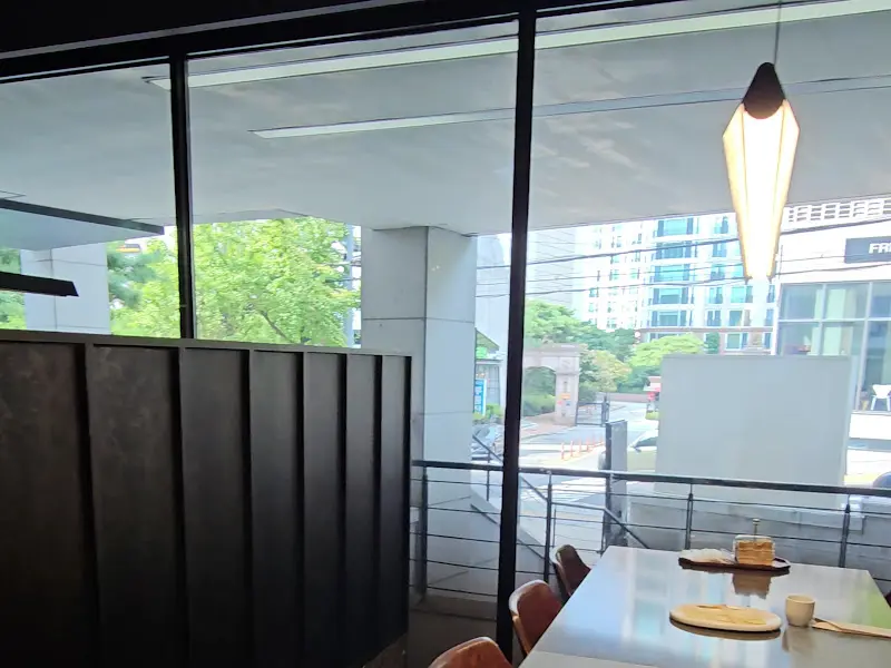 넓고 쾌적한 매장 내부