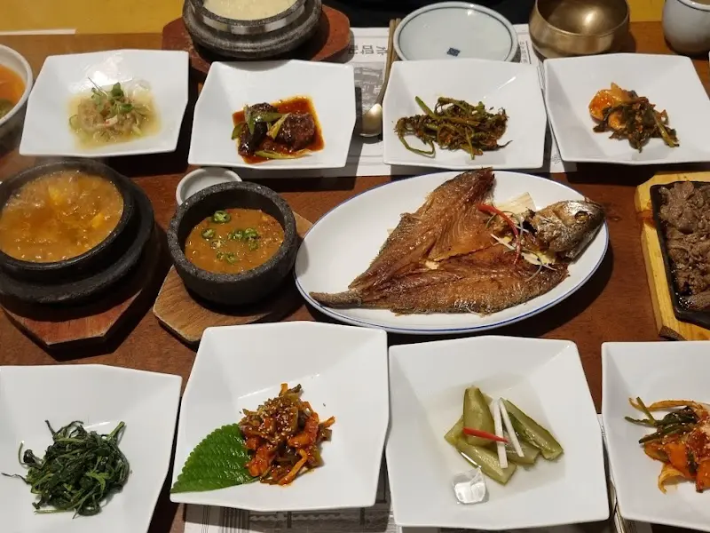 정갈하게 차려진 한상차림