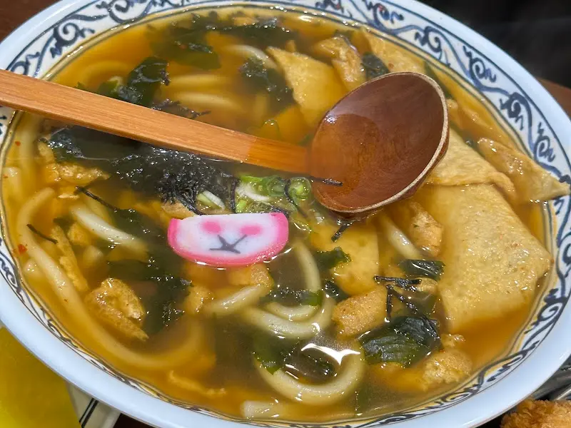 따뜻한 국물이 매력적인 얼큰우동