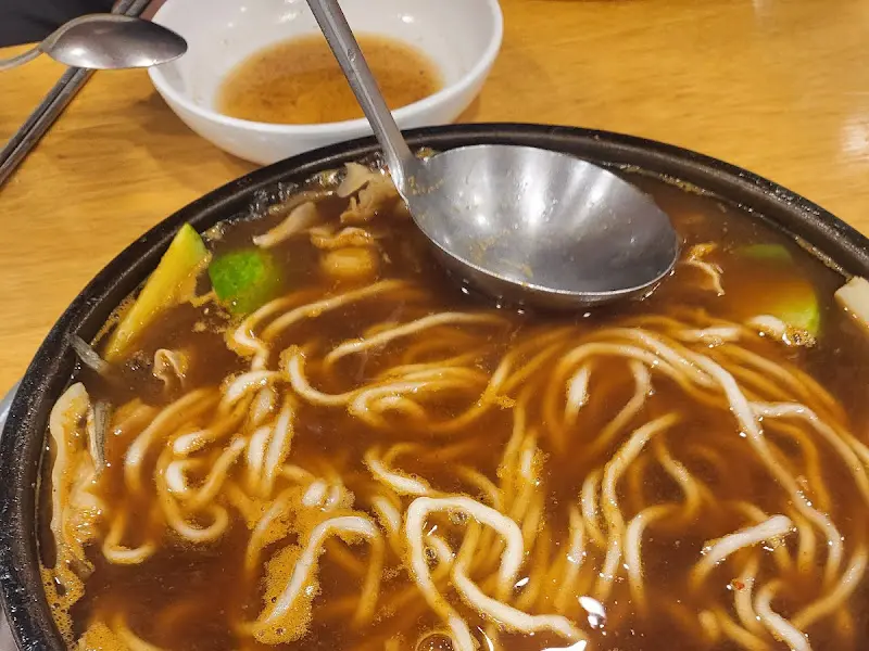 시원하고 깊은 맛이 일품인 된장국수