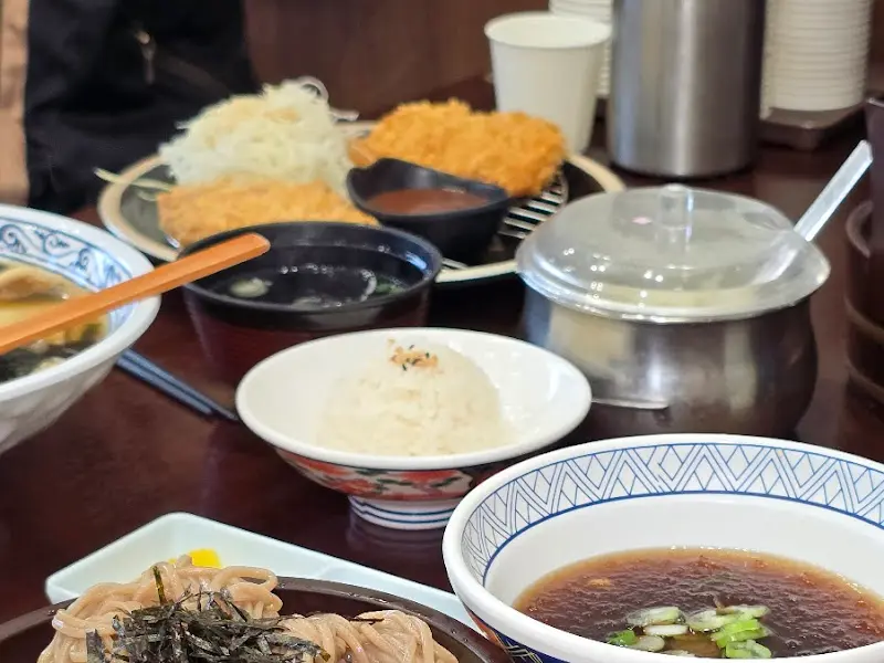 정갈하게 차려진 삼동소바정식 한 상