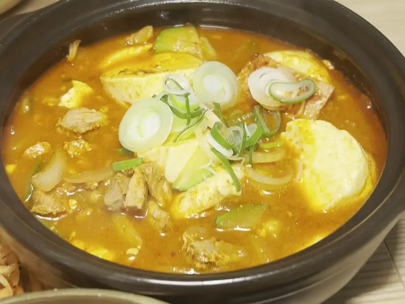 차돌박이가 듬뿍 들어간 순두부 차돌 짜글이