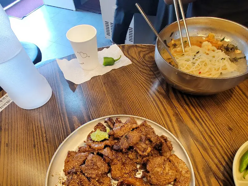 갈비와 국수 한 상