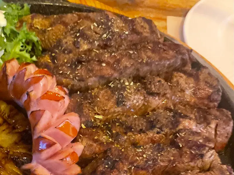 푸짐한 스테이크 한 상차림