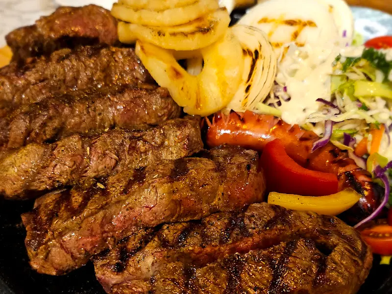 잘 구워진 스테이크 단면