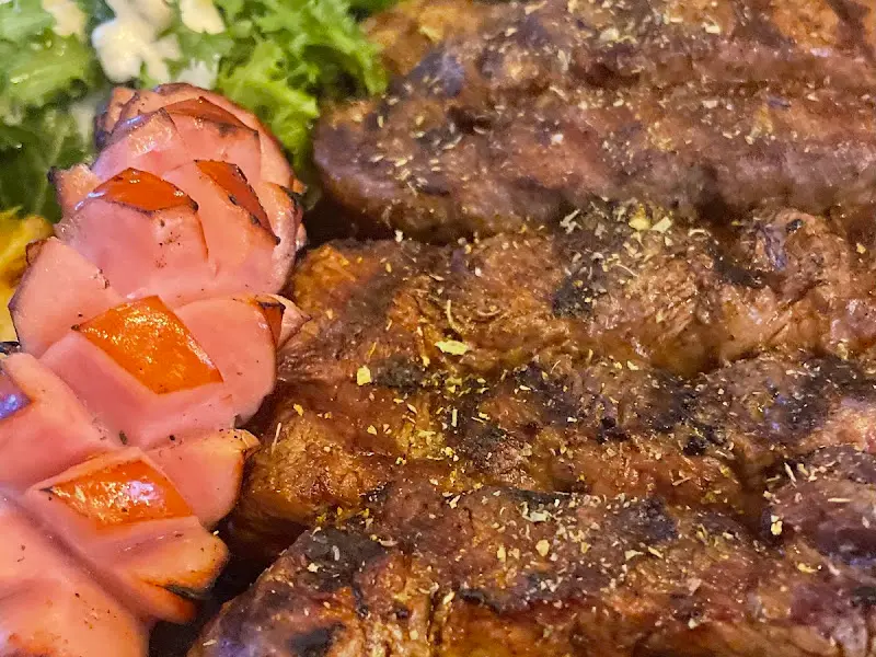 먹음직스러운 스테이크