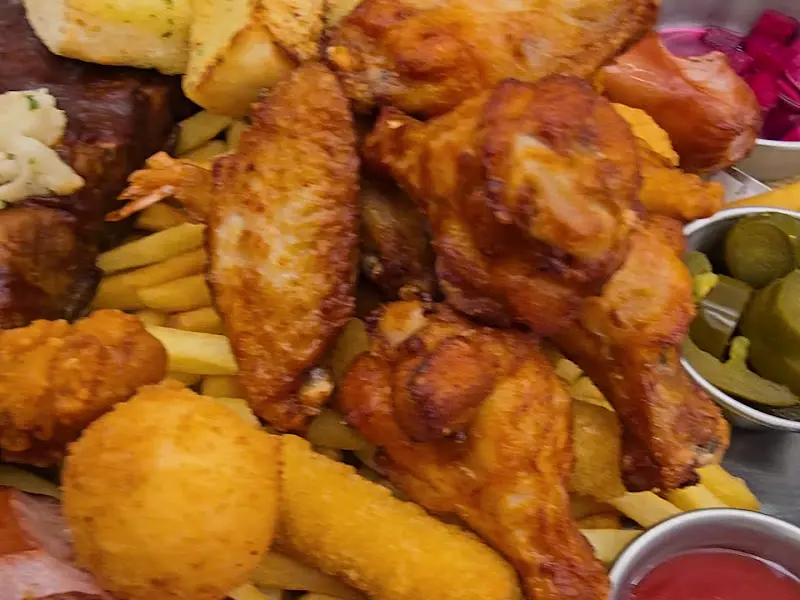 몬스터 플레이트의 푸짐한 윙