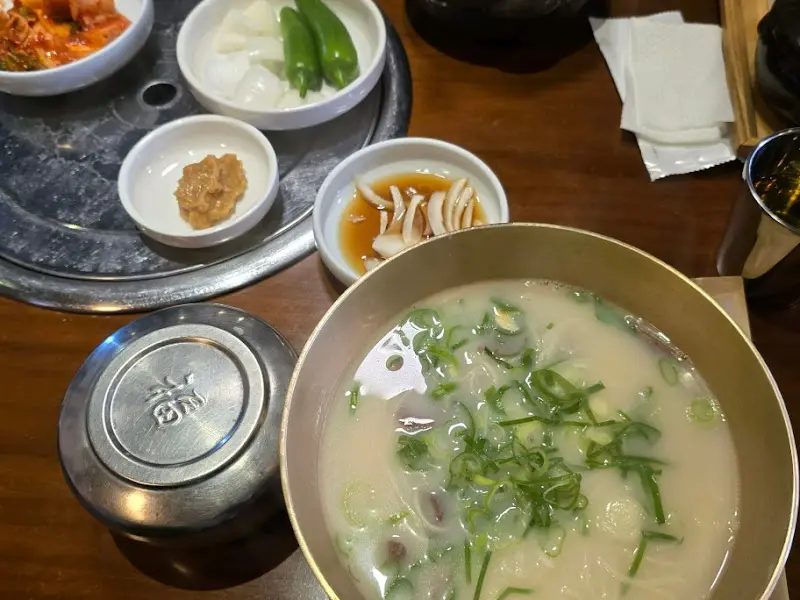 깔끔하게 차려진 옥수관의 밑반찬