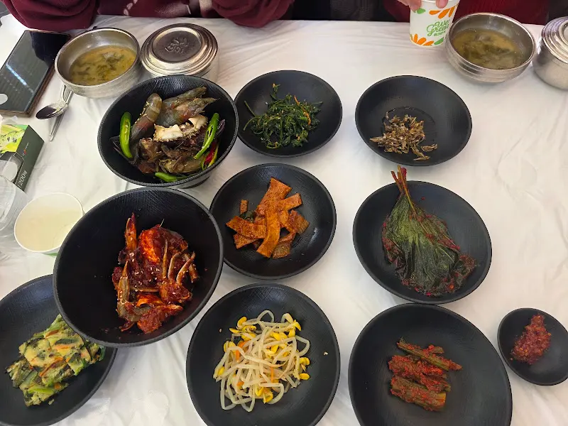 정갈하게 차려진 밑반찬