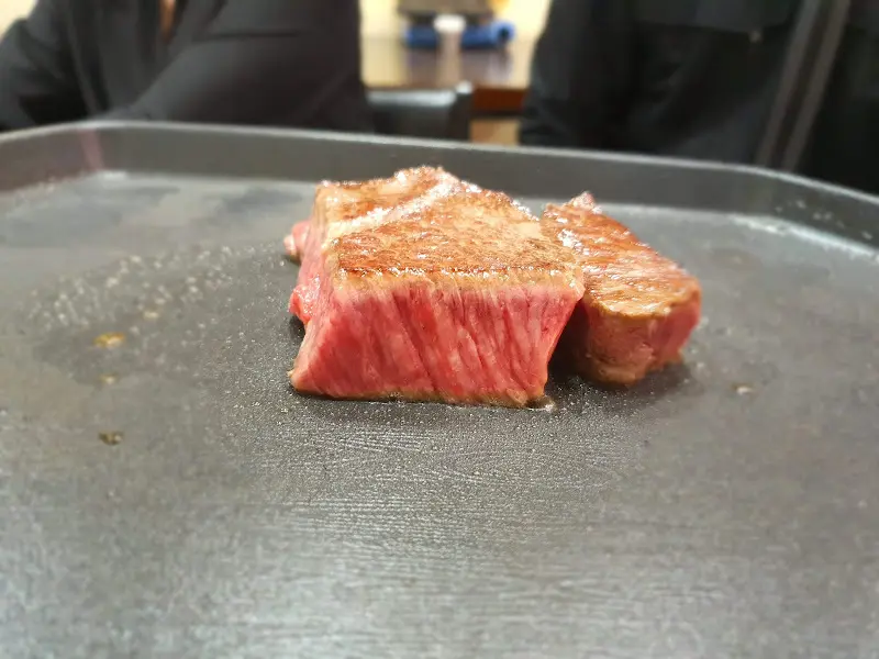 두툼한 안심 스테이크