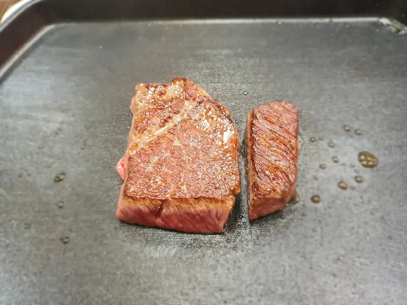 잘 구워진 고기