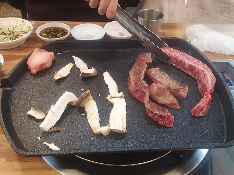 고기 굽는 모습