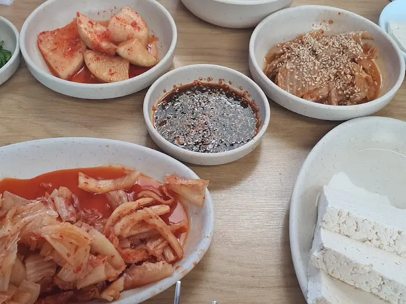 손두부와 볶음김치를 곁들여 먹으니 환상의 조합