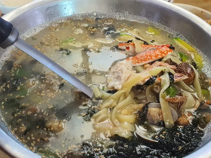 해물칼국수에 들어간 꽃게
