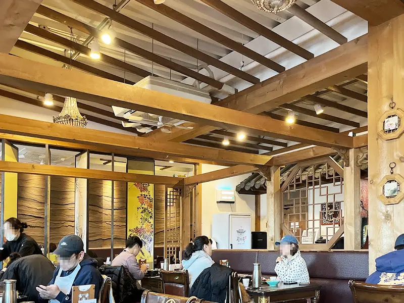 청와옥 내부 전경