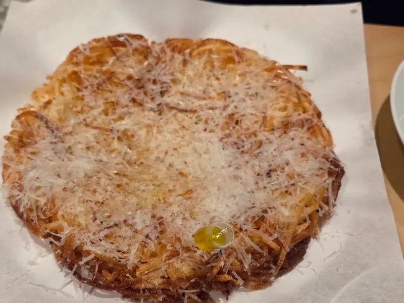 트러플 오일이 뿌려진 감자전