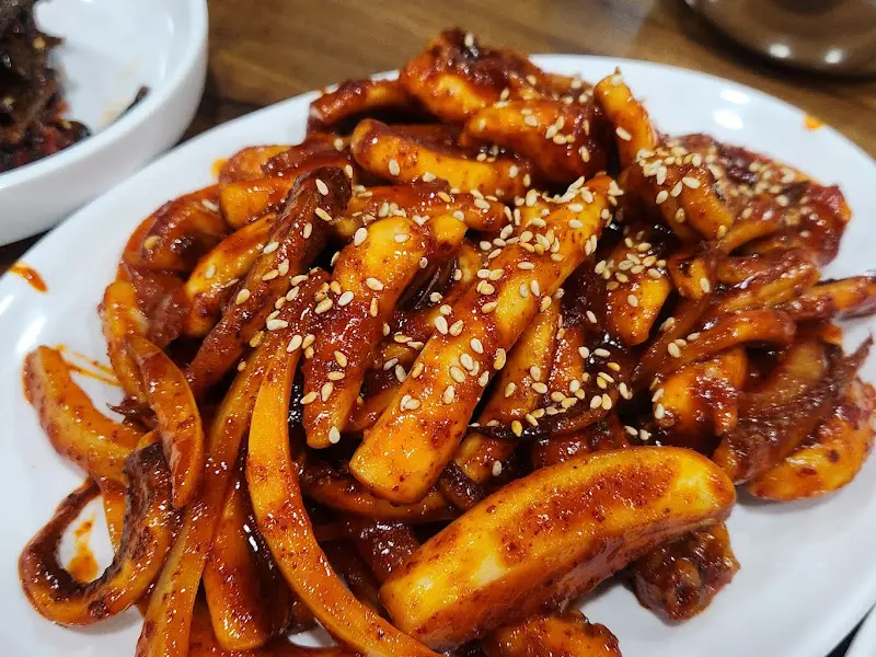 윤기 자르르 흐르는 오징어볶음