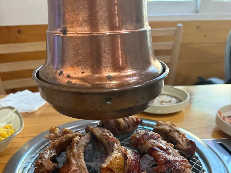 숯불 위에 지글지글 익어가는 등갈비