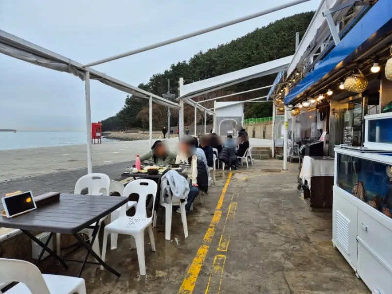 야외 테이블 풍경