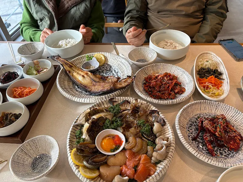 푸짐한 해솥 세트 한 상 차림