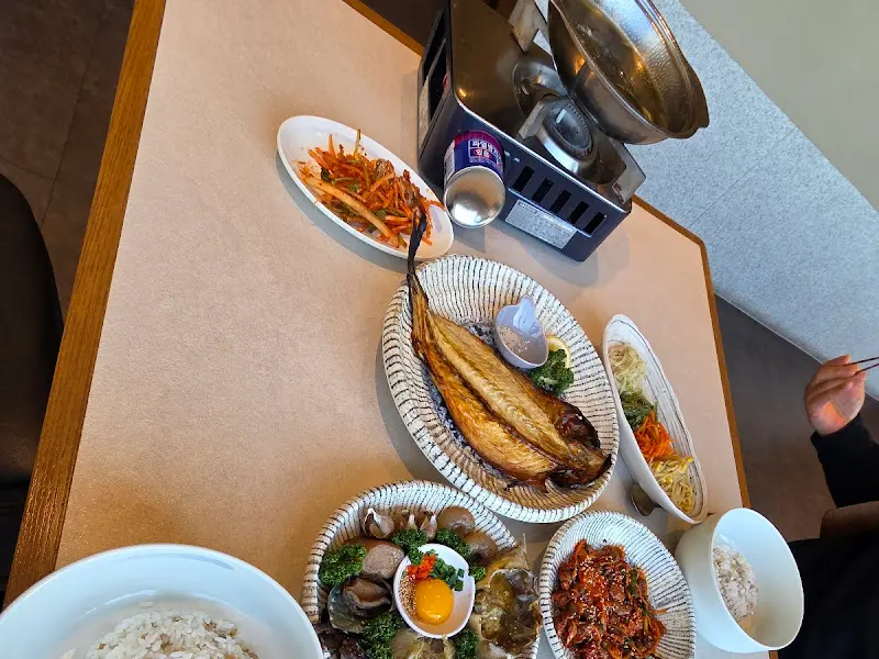 상다리 부러지게 차려진 한상