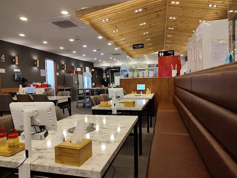 깔끔하고 넓은 내부