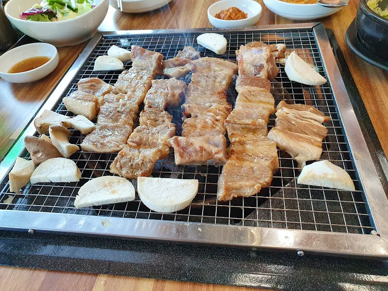 숯불에 구워지는 갈비