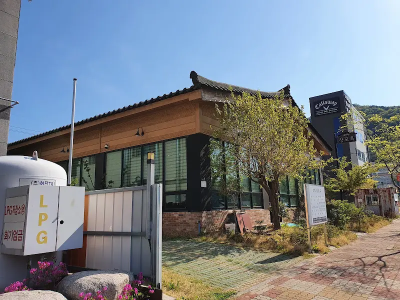 식당 외부 전경