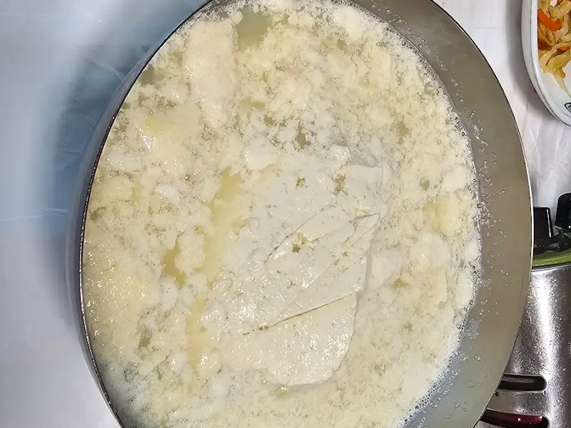 갓 만들어진 듯 촉촉한 손두부의 자태