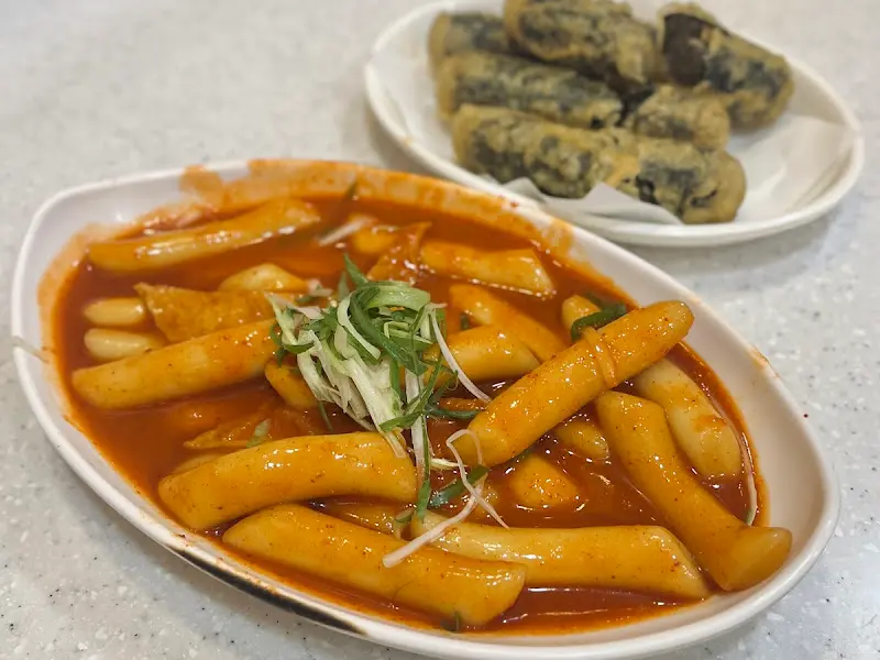 모녀떡볶이 떡볶이와 김말이