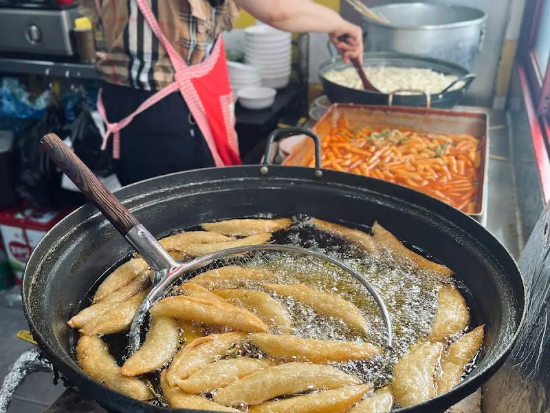 모녀떡볶이 튀김 과정