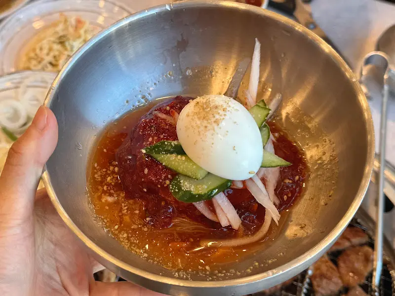 살얼음이 동동 뜬 시원한 냉면