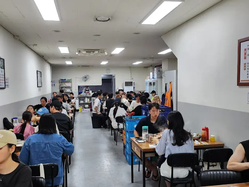 장원닭한마리 내부