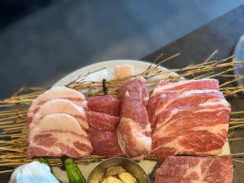 눈으로도 즐거운 돈마구로 모둠 한 상