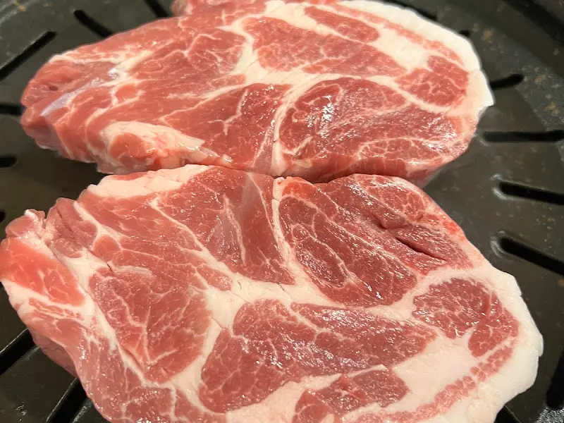 두툼한 숙성 삼겹살