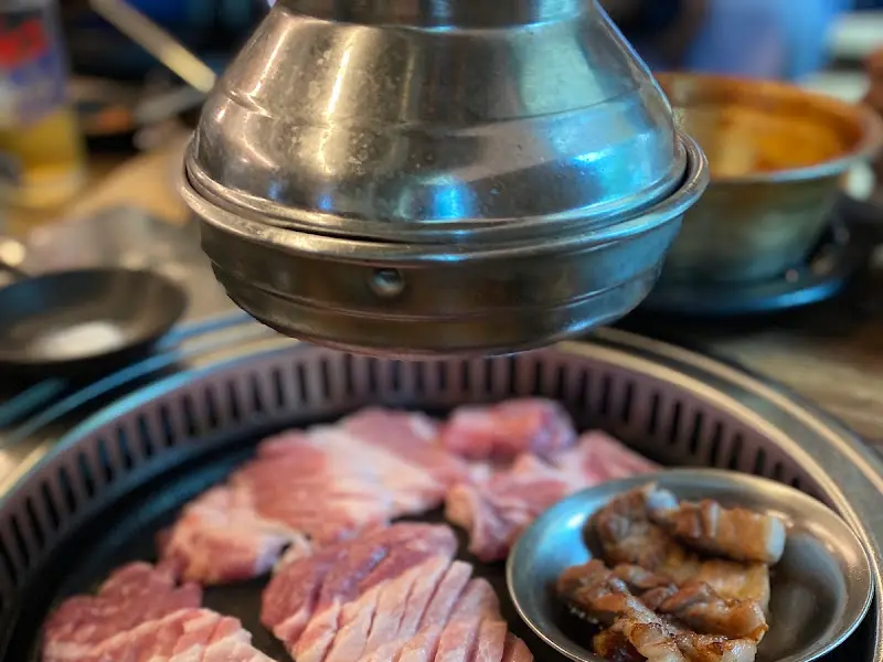 환풍기 아래 삼겹살