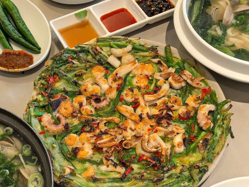 낙지해물파전과 칼국수