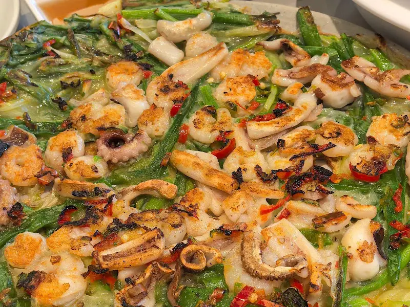 해물이 듬뿍 들어간 낙지해물파전