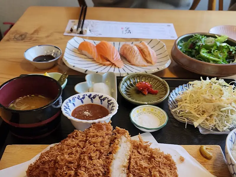 초밥 한 상 차림