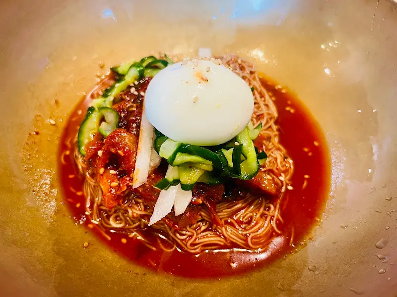 회냉면의 아름다운 비주얼