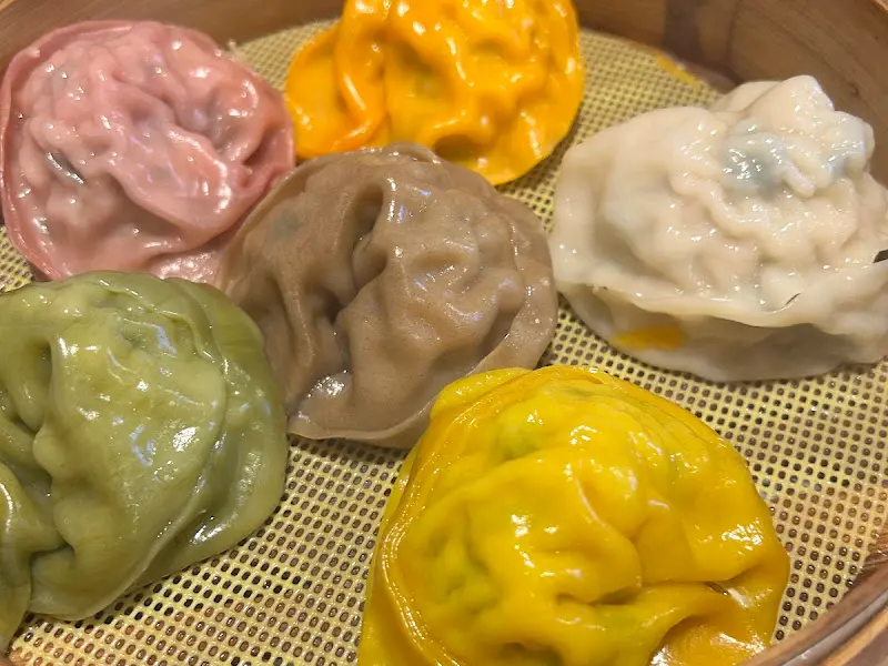 오색만두의 다채로운 색감