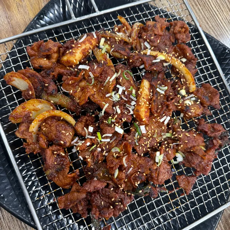 석쇠 위에서 윤기를 뽐내는 석쇠고추장불고기